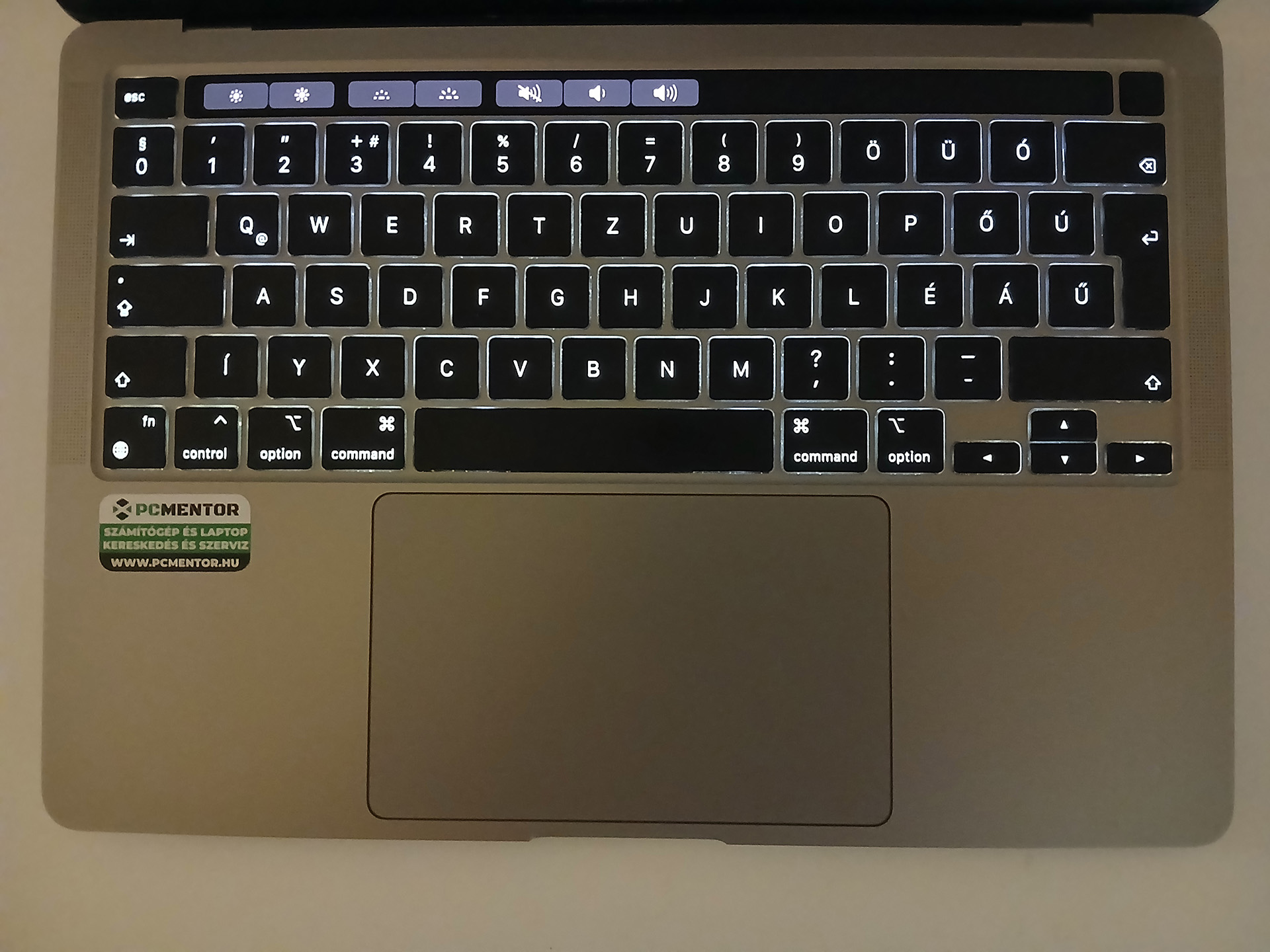Apple MacBook Pro 13 2020 - Image 3